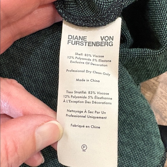 Diane Von Furstenburg long sleeve top. Luxurious feel. Green and black Small - Picture 8 of 8
